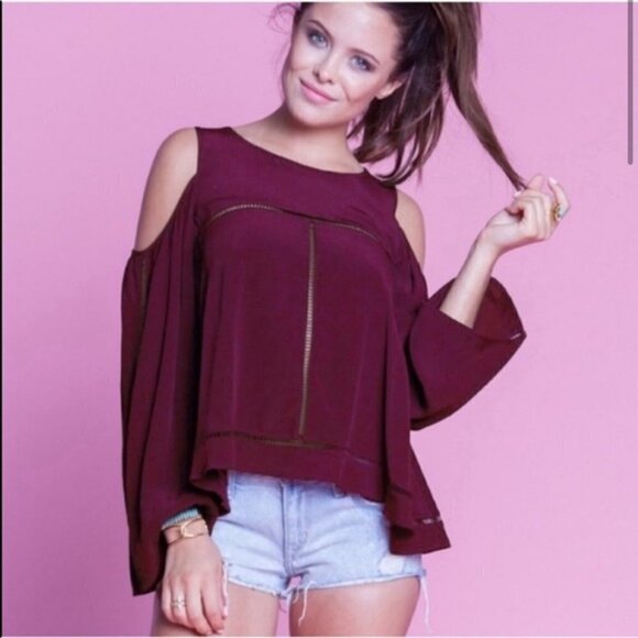 Lovers + Friends Cloud Break Cold Shoulder Top Med - Picture 2 of 14